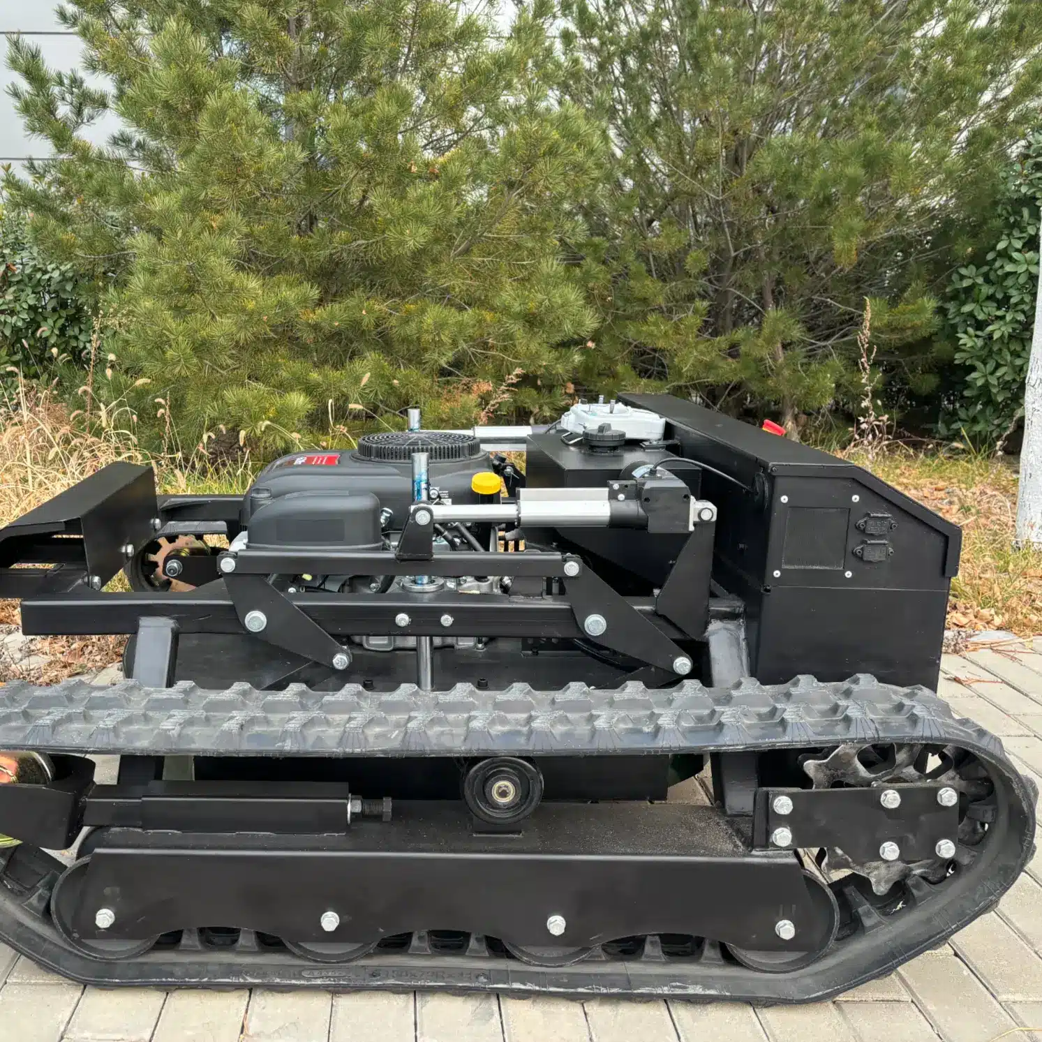 ZOC-90T6 – Robot Tagliaerba Cingolato Radiocomandato-Disponibile da fine febbraio - immagine 3