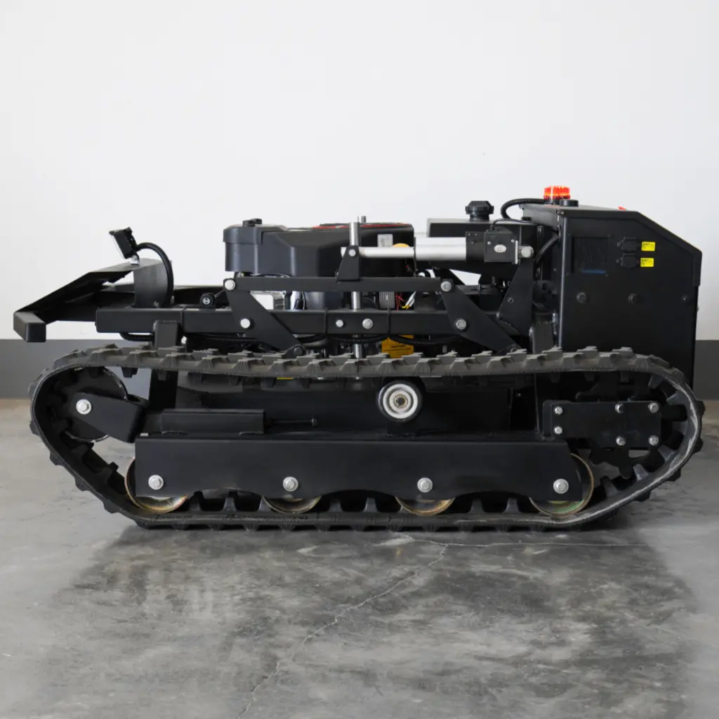 mowtitan-90t7-rc-track-mower-loncin-764cc-1